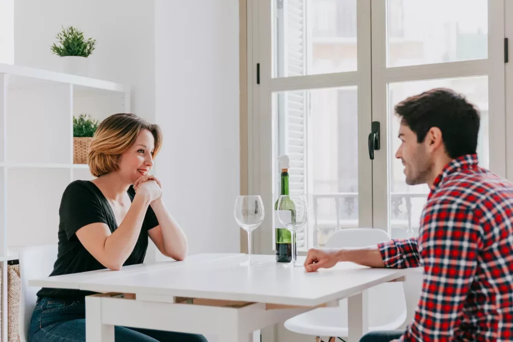 Ex-spouses talking with each other